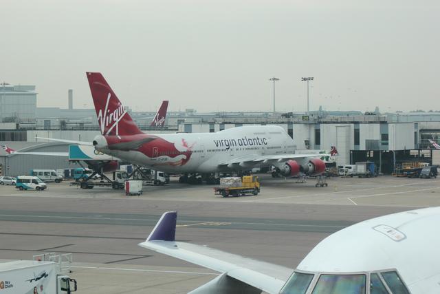 Busy airport - free image
