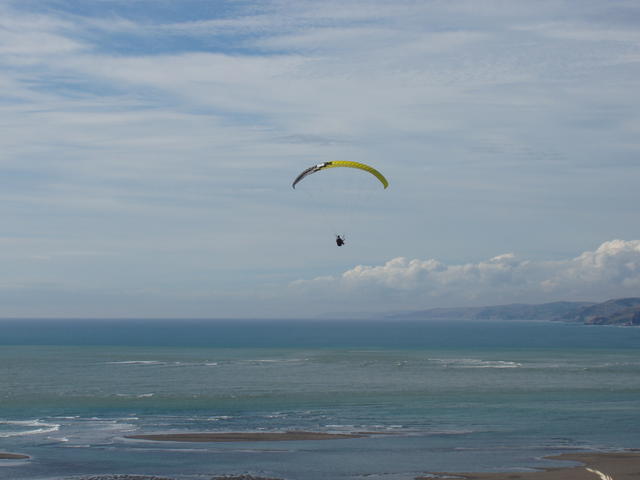 Person in parachute - free image